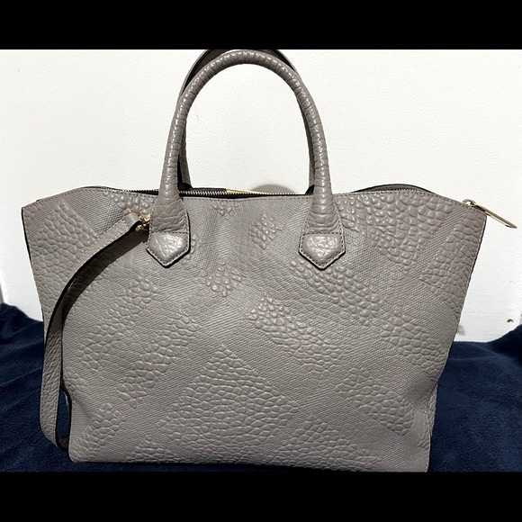 Authentic BURBERRY Dewsburry Convertible Tote Check Embossed Leather Medium Size - Picture 2 of 12